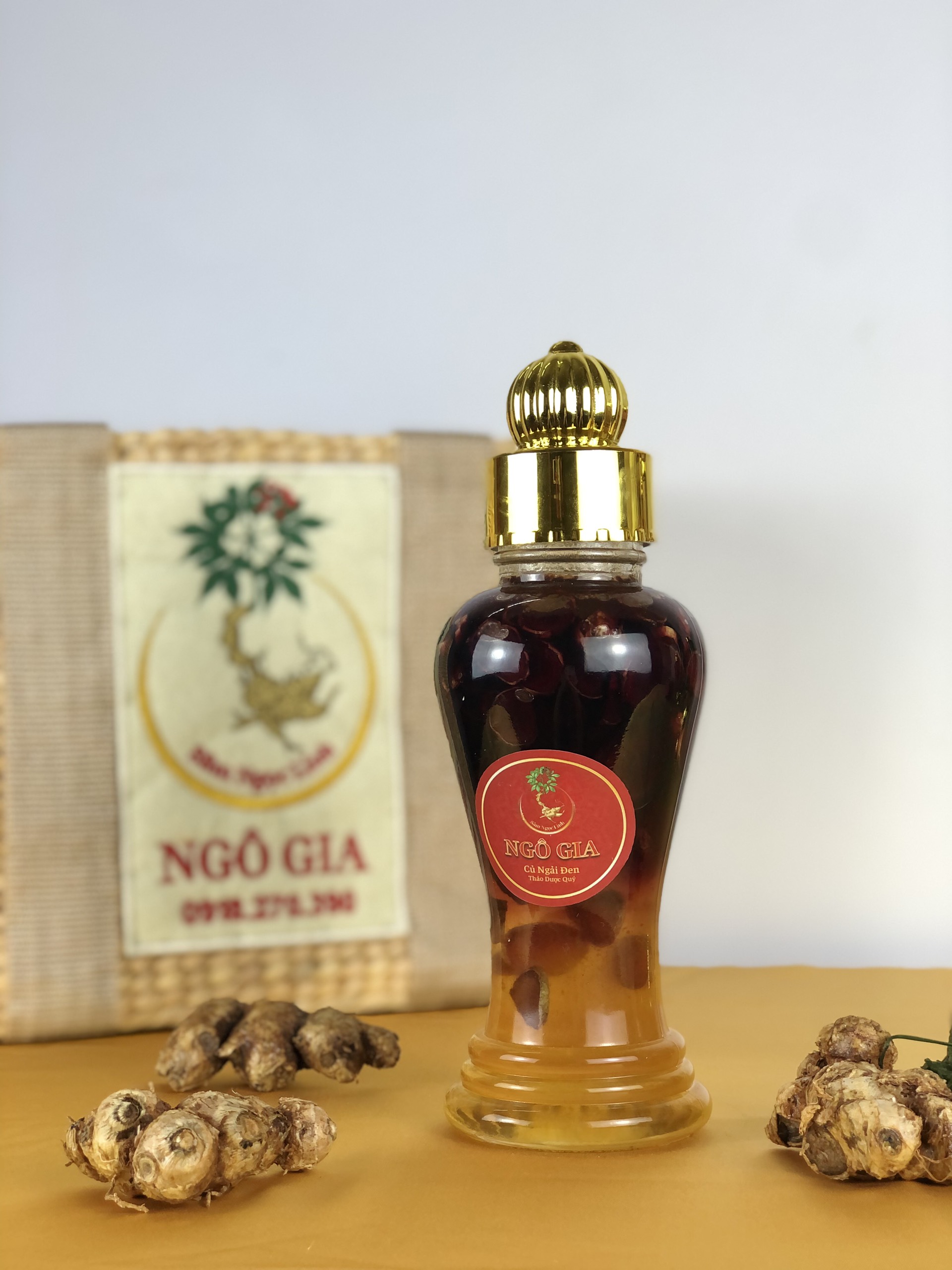 CỦ NGẢI ĐEN NGÂM MẬT ONG (450ML)