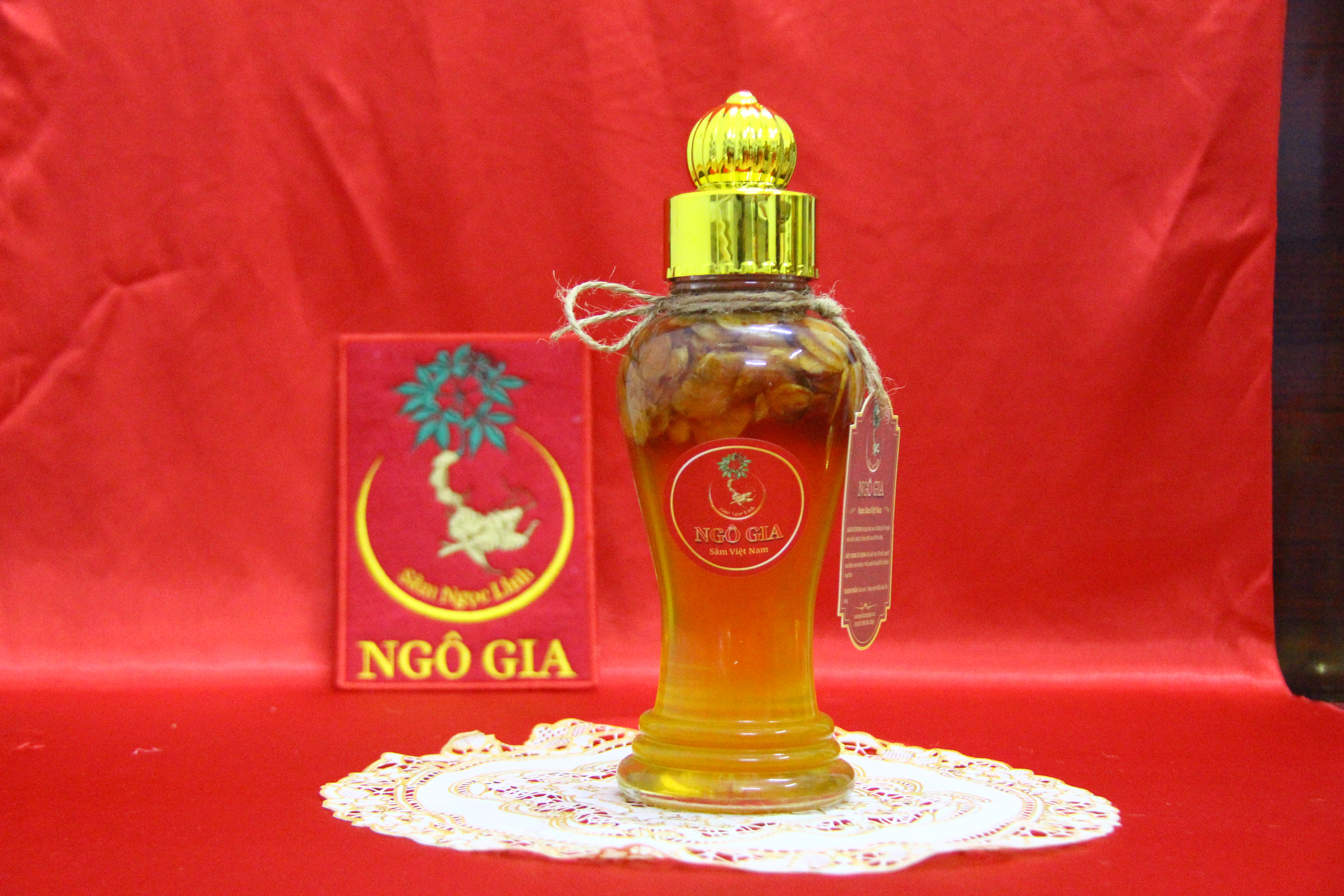 SÂM NGỌC LINH TƯƠI VÙI RỪNG CẮT LÁT NGÂM MẬT ONG RỪNG, TỪ 15 NĂM TUỔI (450ML-30GR SÂM)